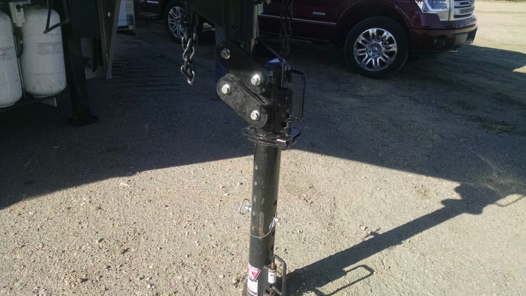 Gen y Gooseneck Hitch and 5th wheel MrTrailer Reviews Trucks Towing